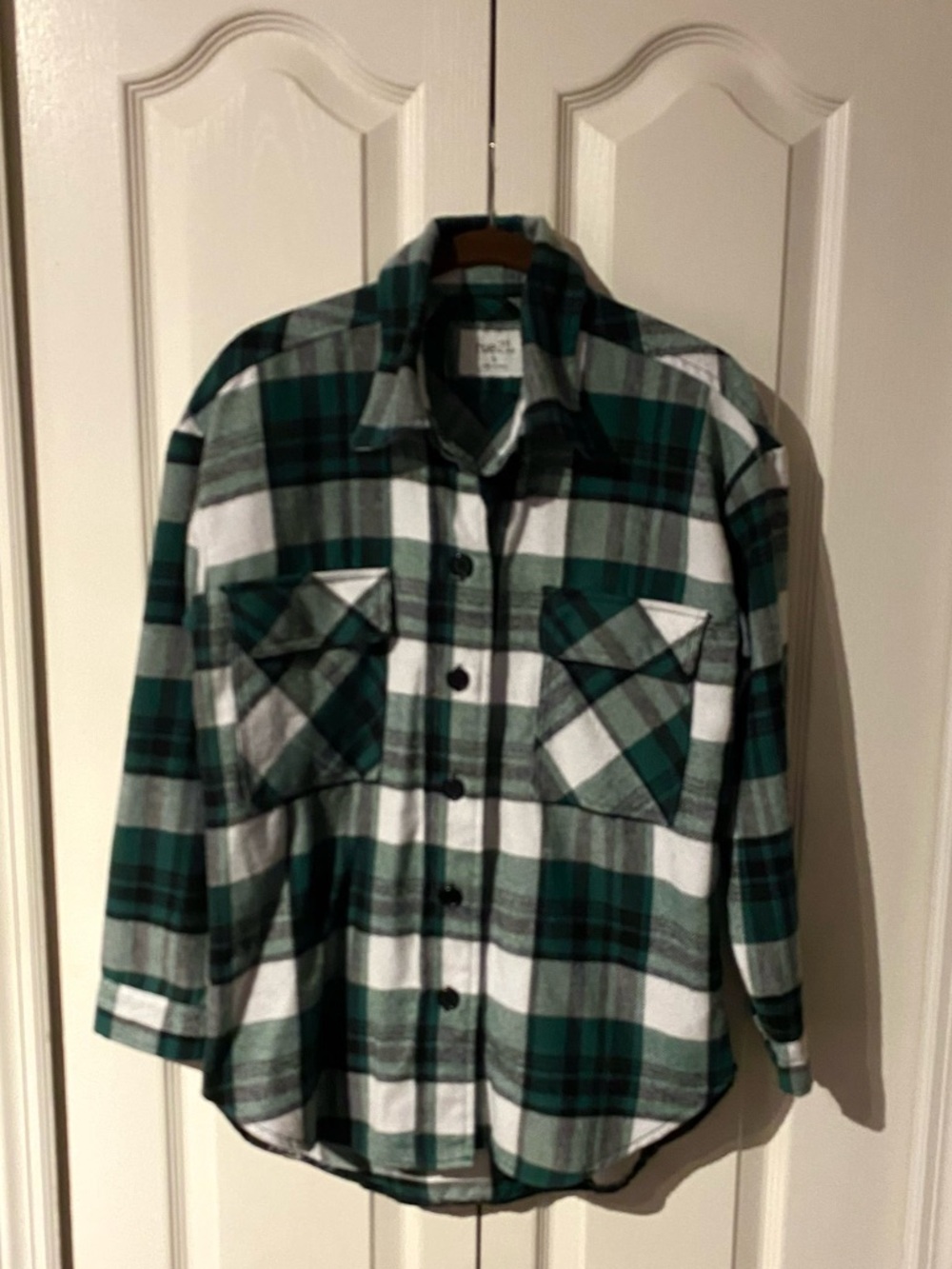 Rue21, Green multicolored Plaid Flannel Button-Up Shirt in a Women’s size small.
